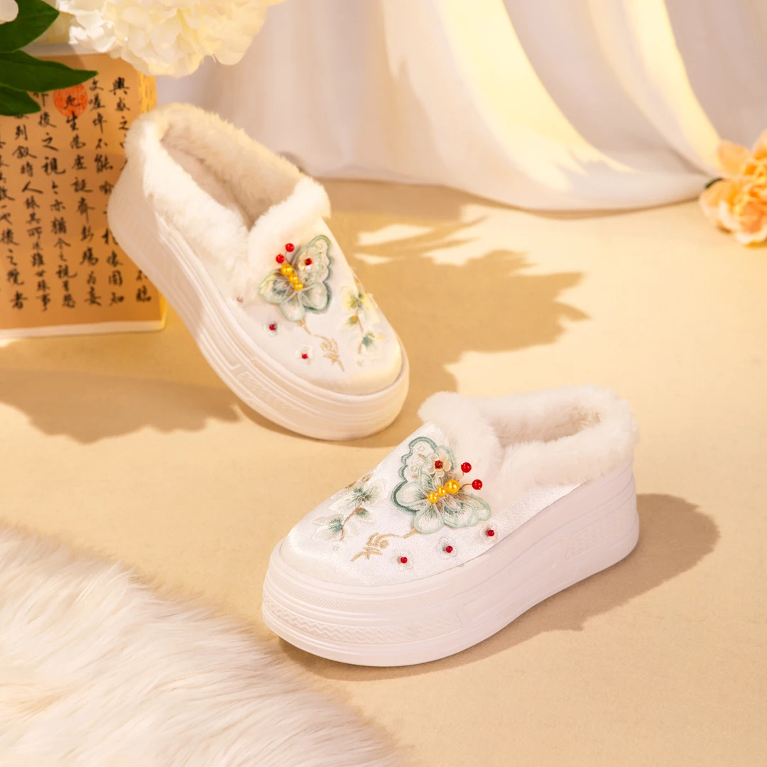 汉服鞋子女冬季2025新款增高加绒配马面裙国风绣花鞋中式古装棉鞋