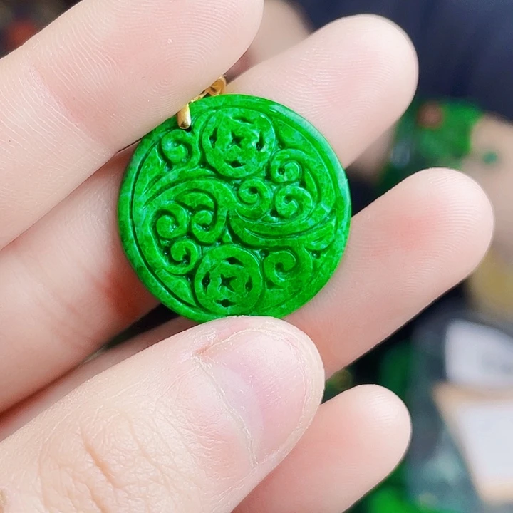 翡翠18K金镶嵌颈饰多样性