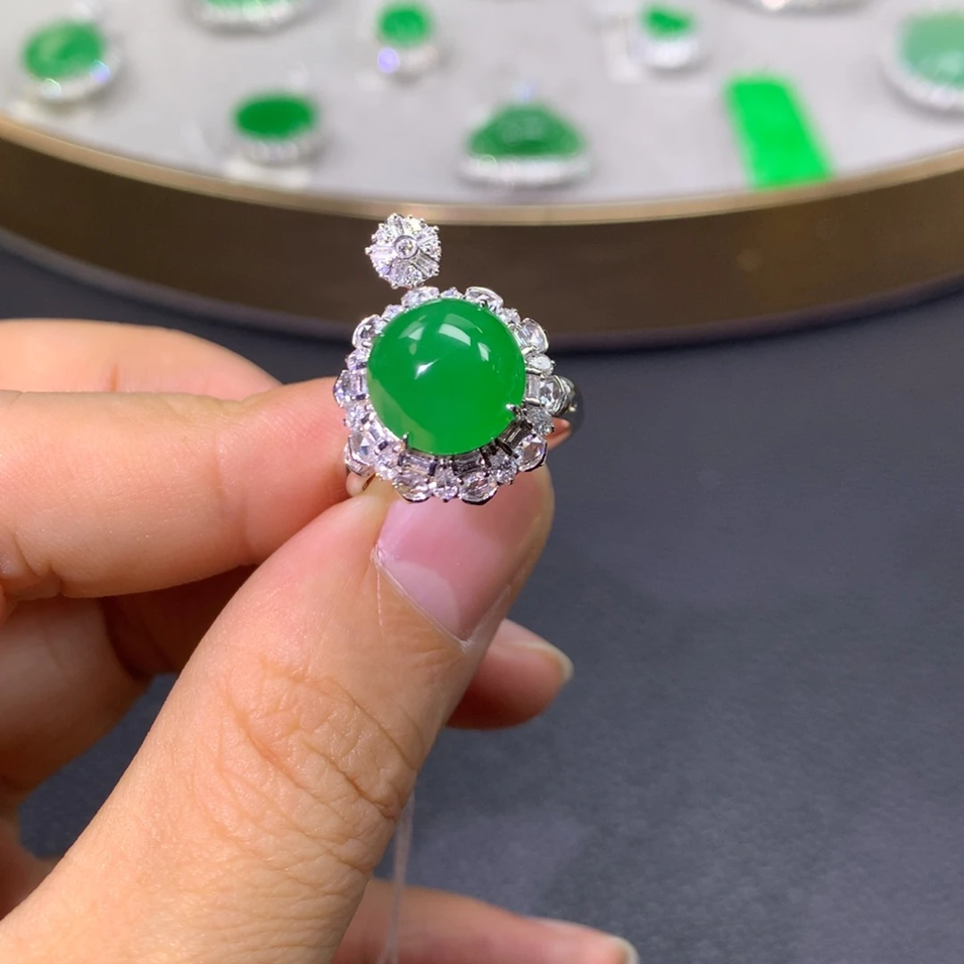 翡翠戒指18K金镶嵌翡翠