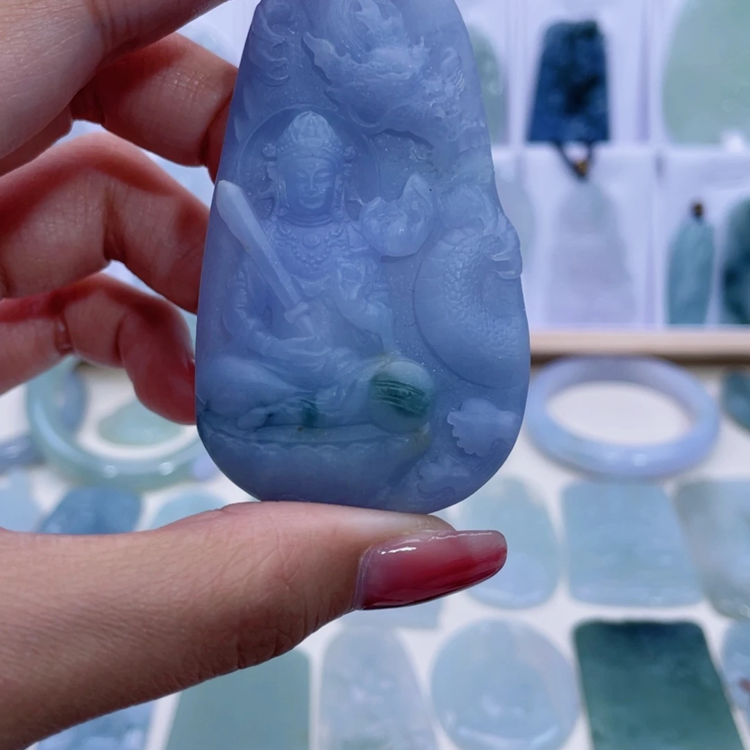 翡翠颈饰未镶嵌长****侠