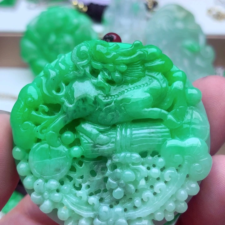 吊坠(不含链)未镶嵌翡翠