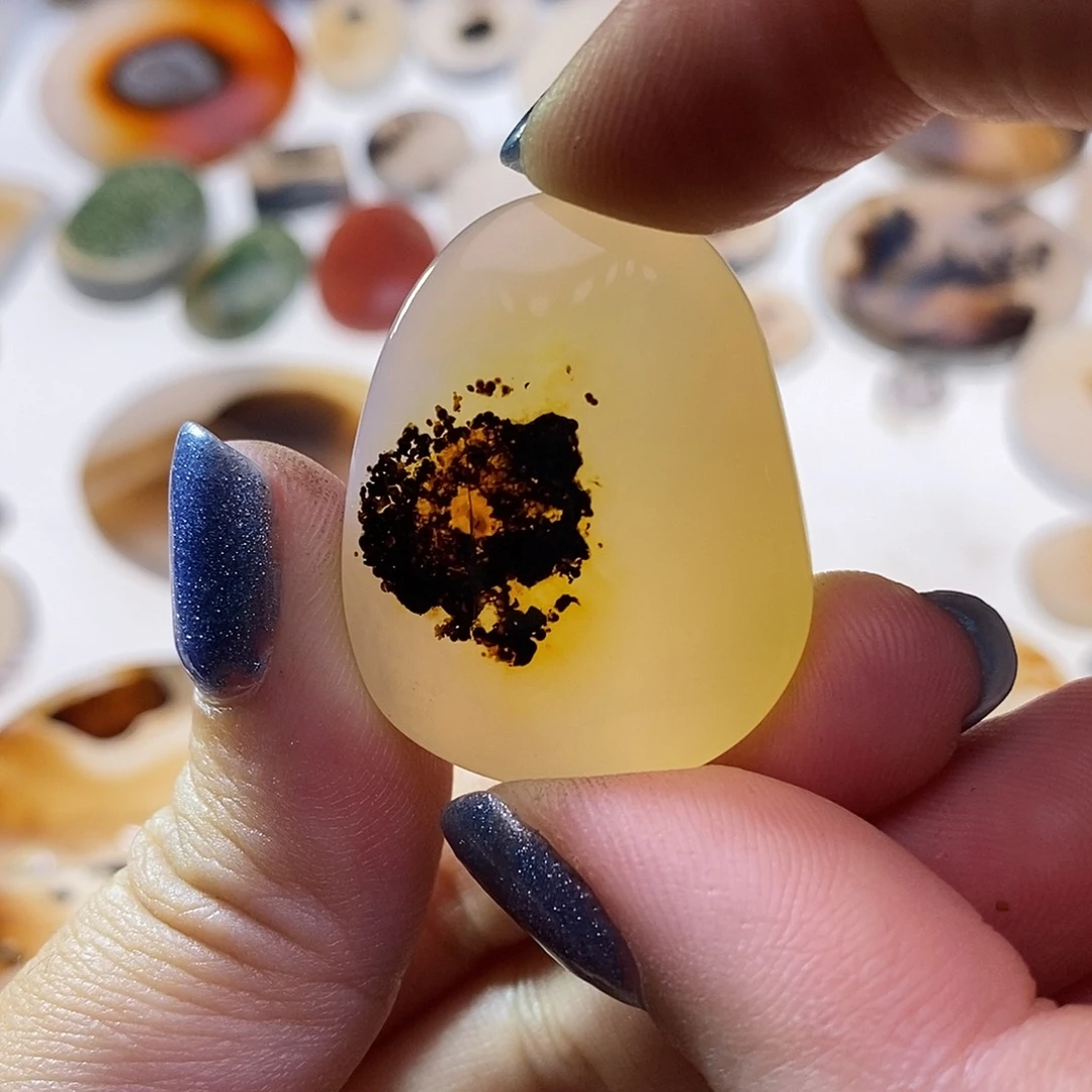 未镶嵌玛瑙/玉髓珠宝奇石