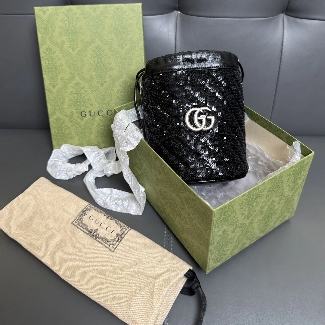 未使用 GUCCI/古驰 古驰马蒙黑银亮片斜挎水桶包