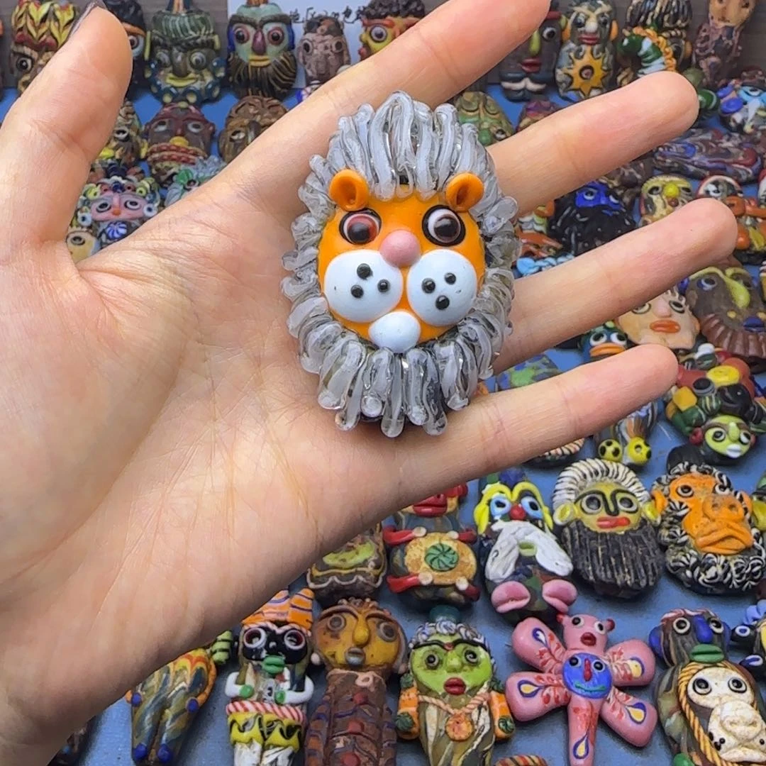 琉璃非金属玻璃颈饰狮子娃