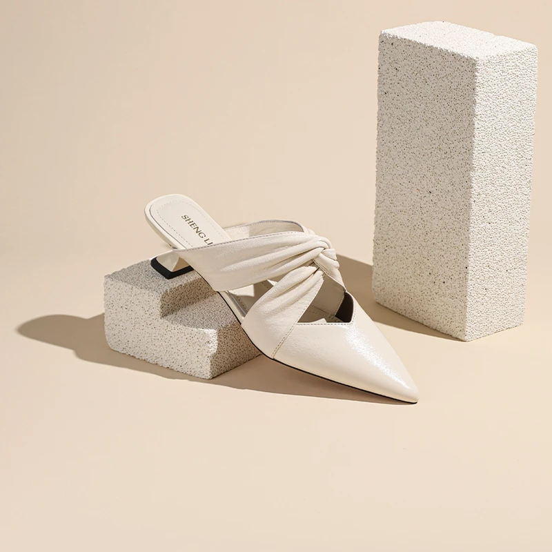 圣琳妃/羊皮/4CM复古包头凉鞋女夏季镂空低跟尖头皮凉鞋D20120