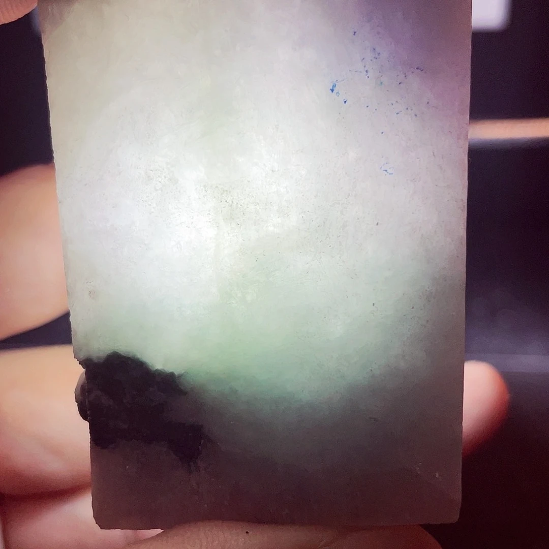 翡翠裸石求**得天然翡翠