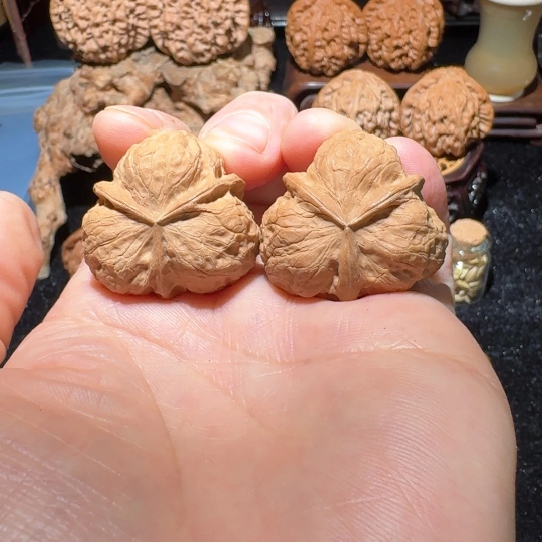 文玩核桃吊坠糖三角