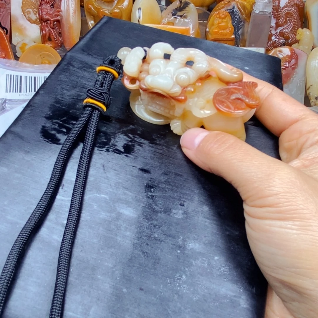 石英质玉（黄龙玉）颈饰未镶嵌