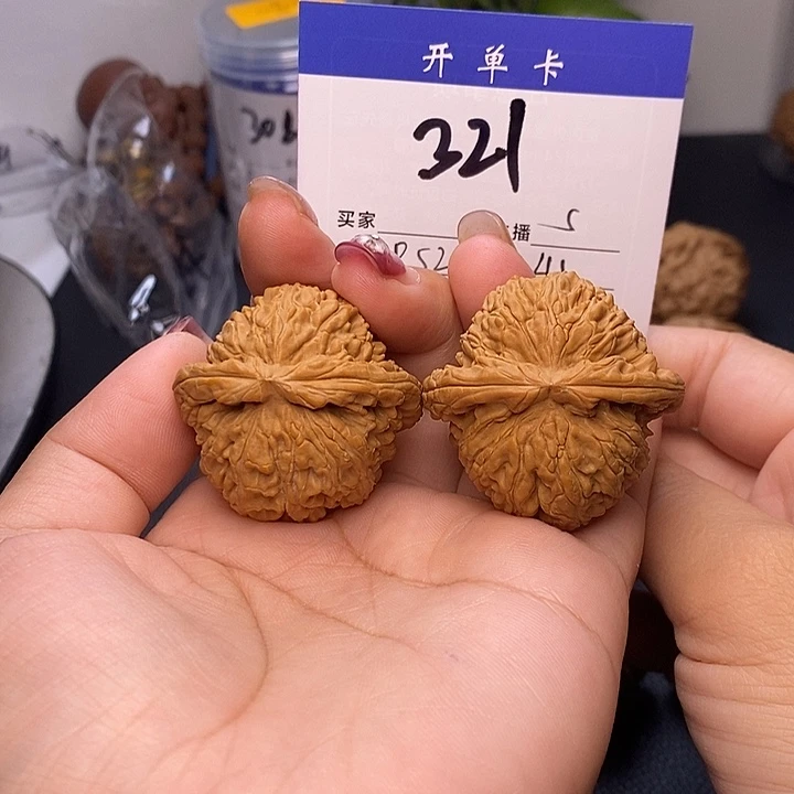 吊坠桃核白狮子41无刀痕s