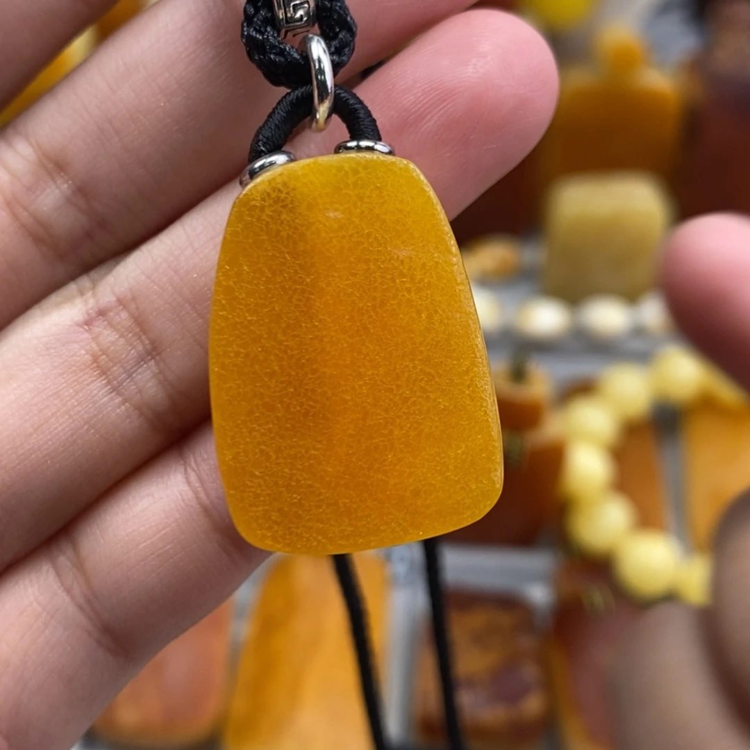 琥珀吊坠(赠链)未镶嵌