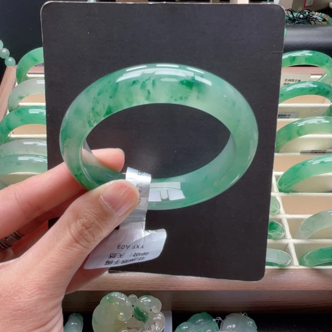 石英质玉（非洲翠）未镶嵌手镯