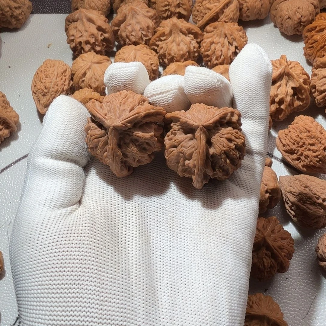 主***宝把件文玩核桃盘山