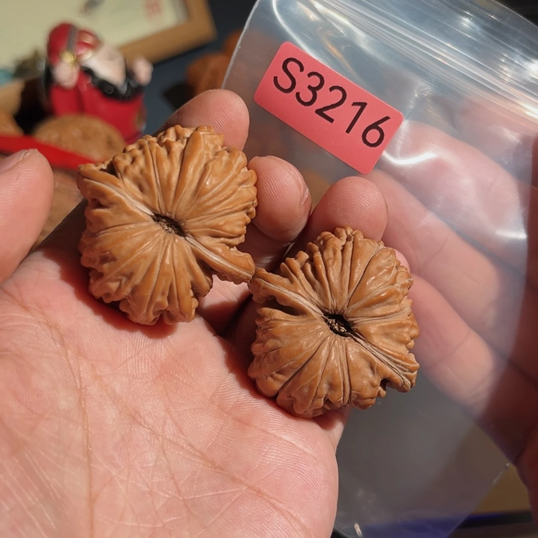 文玩核桃把件汉高楼