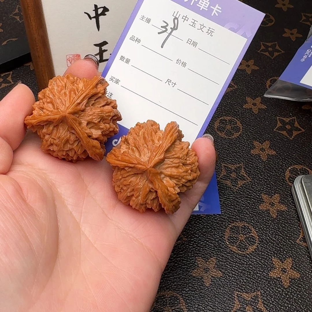 蔡***哥文玩核桃把件39三棱39