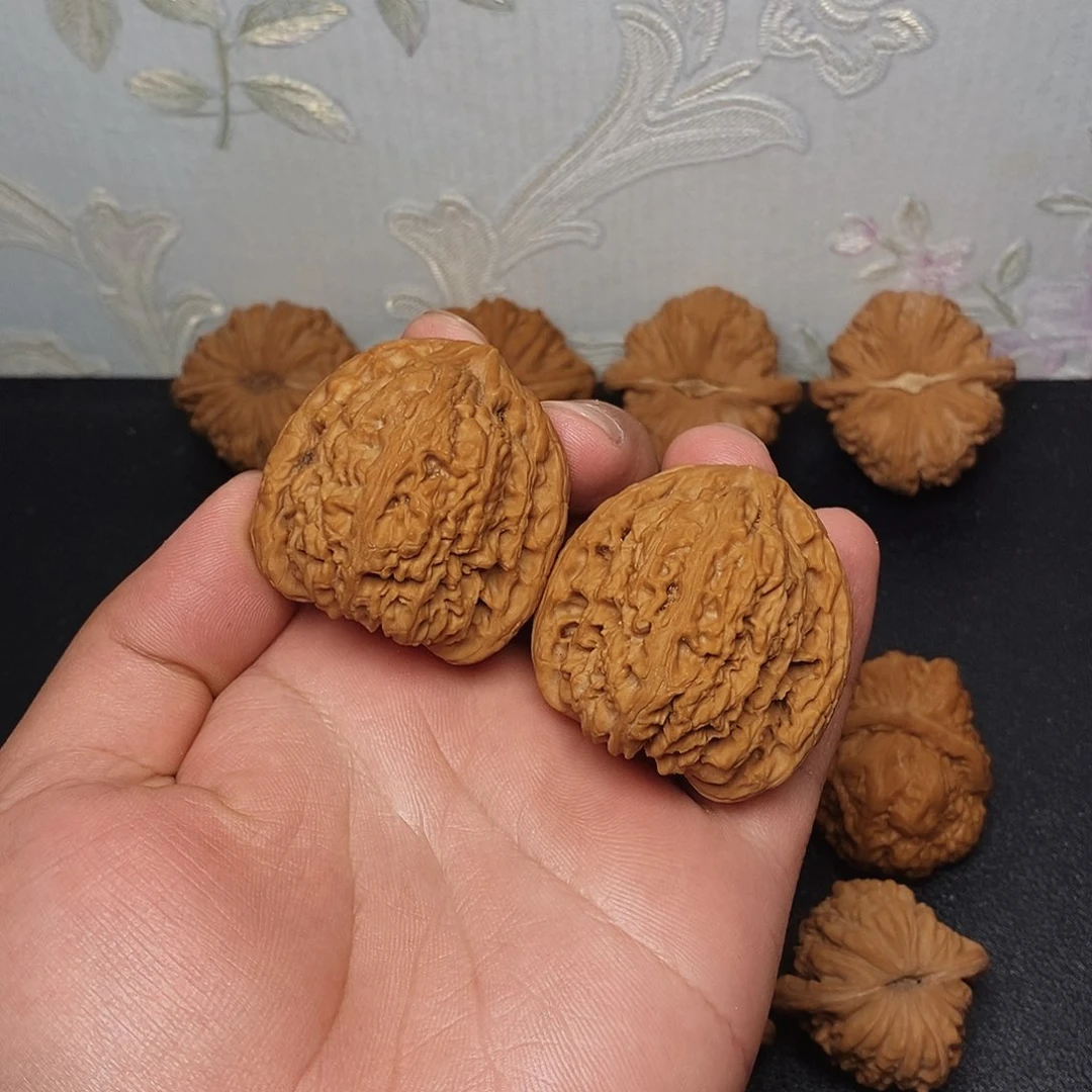 文玩核桃吊坠41红皮南疆