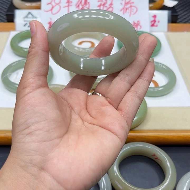未镶嵌手镯石英质玉累**么