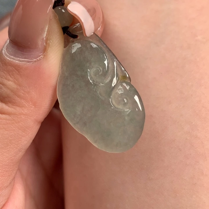 翡翠颈饰未镶嵌如意