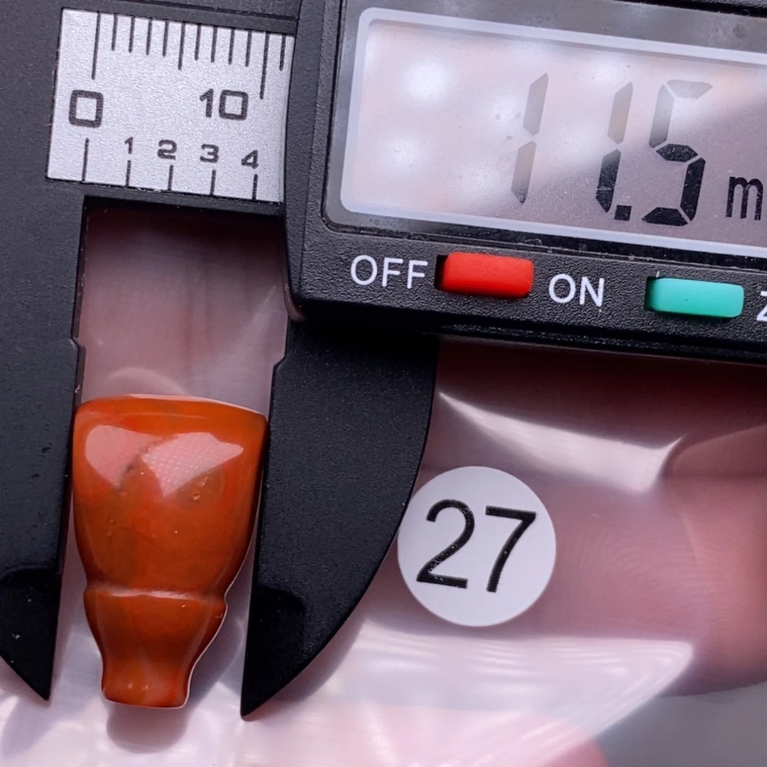 南红玛瑙未镶嵌配饰有瑕疵