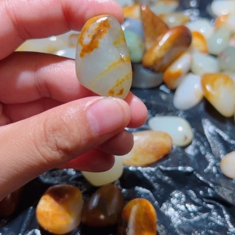 和田玉未镶嵌颈饰10.5克