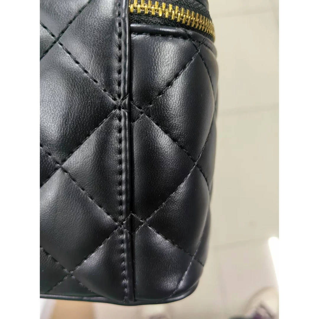 真好看啊~黑色金提手小盒子包包