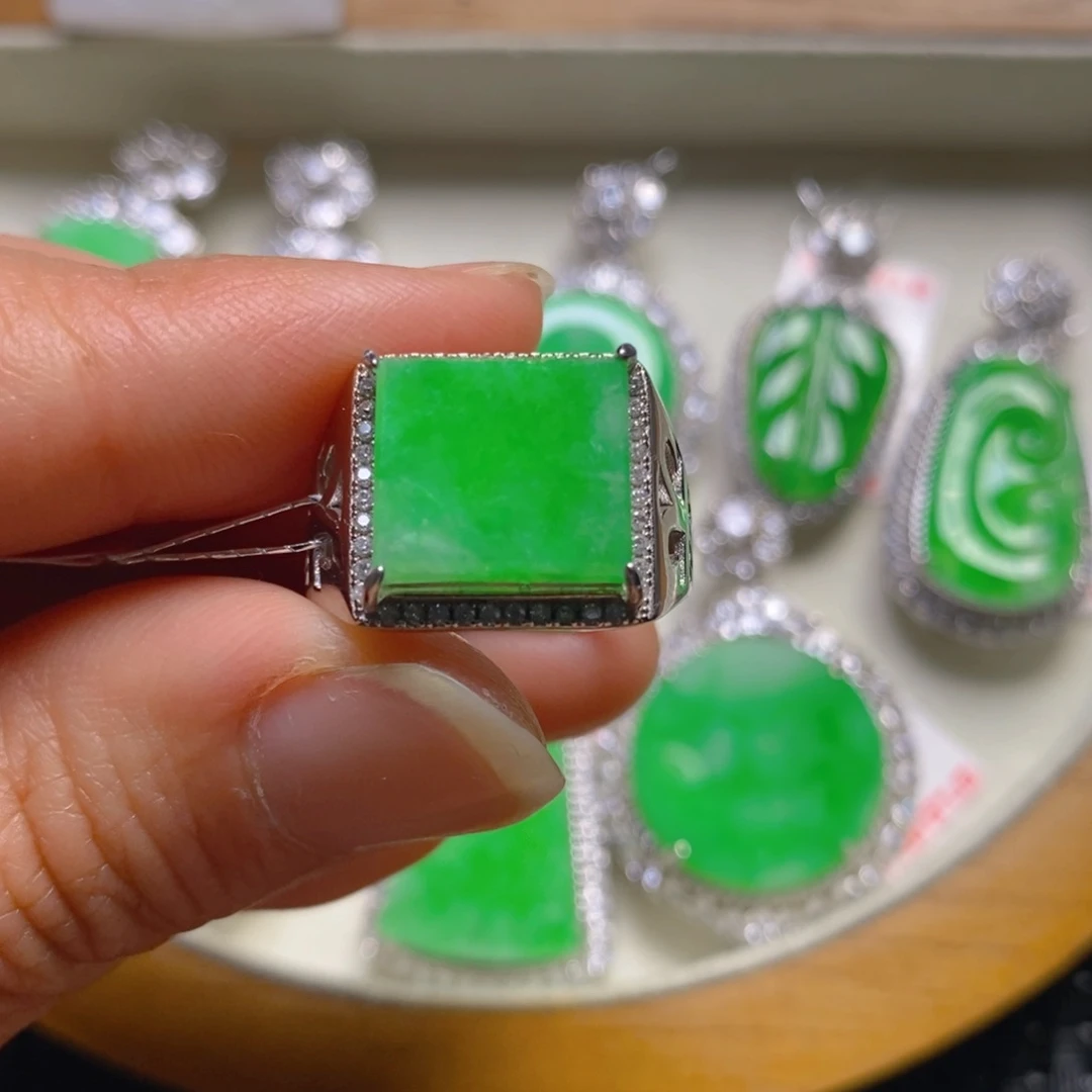 翡翠颈饰银S925镶嵌马鞍男戒