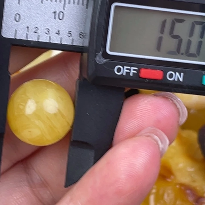 蜜蜡未镶嵌裸石微瑕387