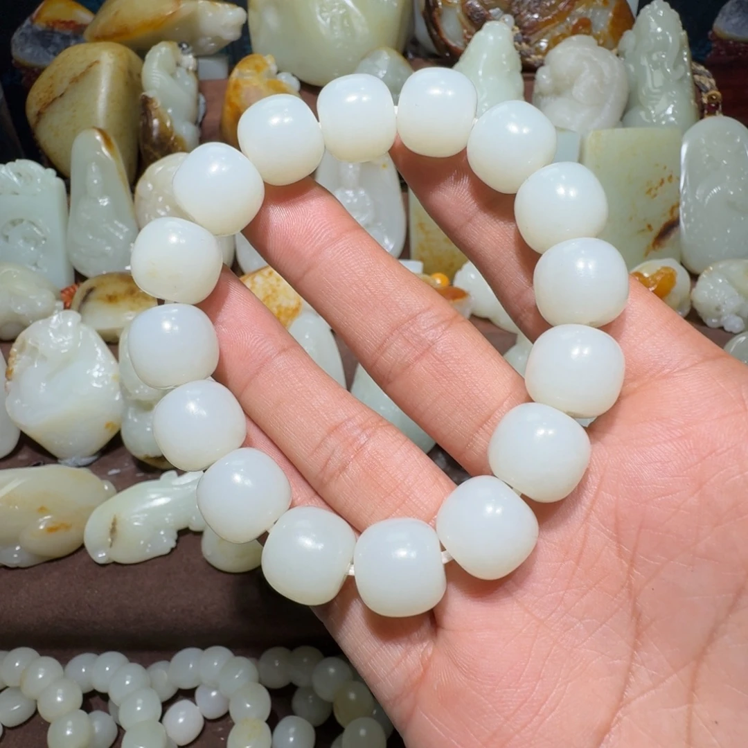 L***V和田玉未镶嵌手串