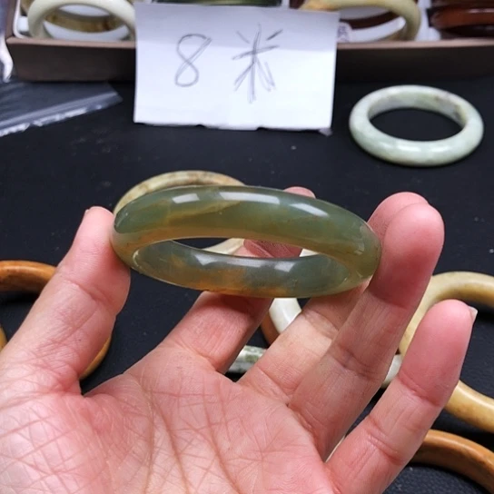 蛇纹石玉手镯未镶嵌巧*