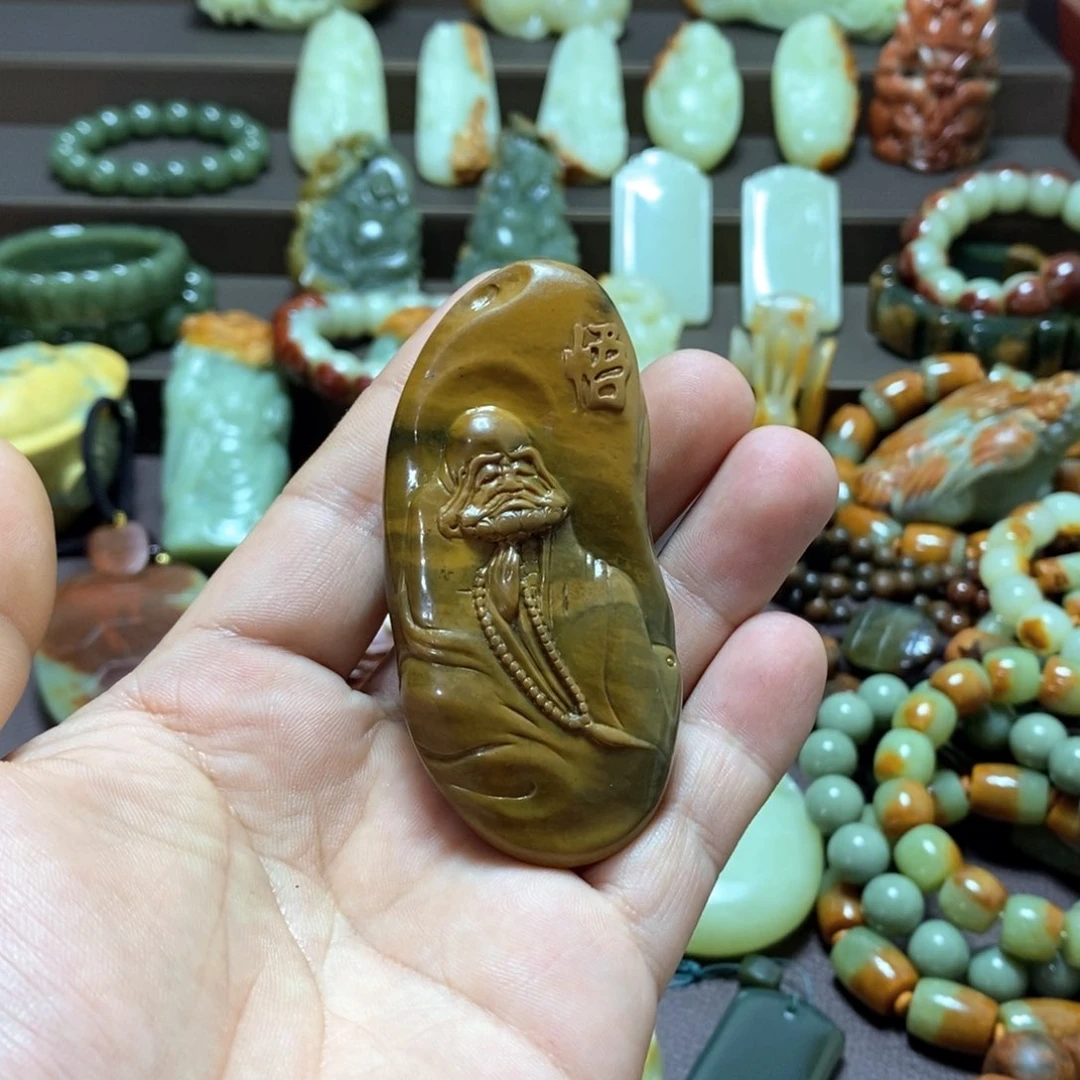 岫岩河磨玉（透闪石质玉）达摩未镶嵌张