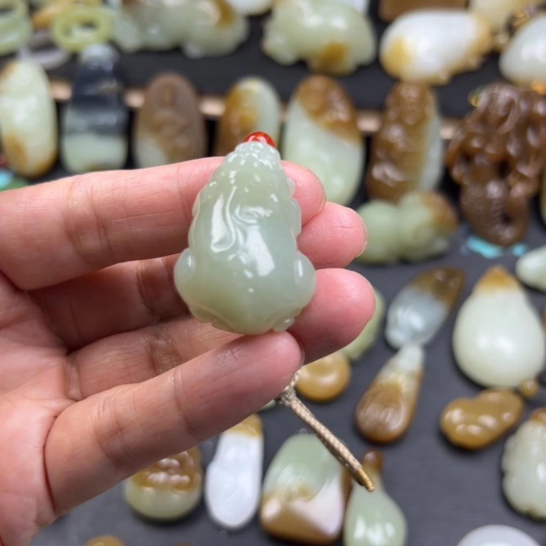和田玉（糖玉）未镶嵌颈饰