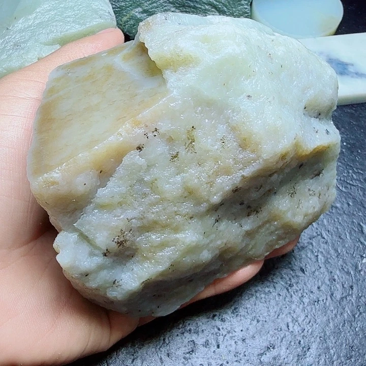 和田玉（糖玉）未镶嵌珠宝奇石