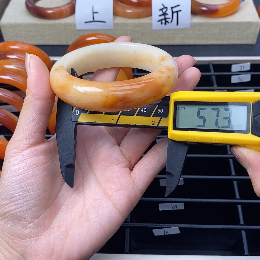 未镶嵌石英质玉（黄龙玉）手镯56号