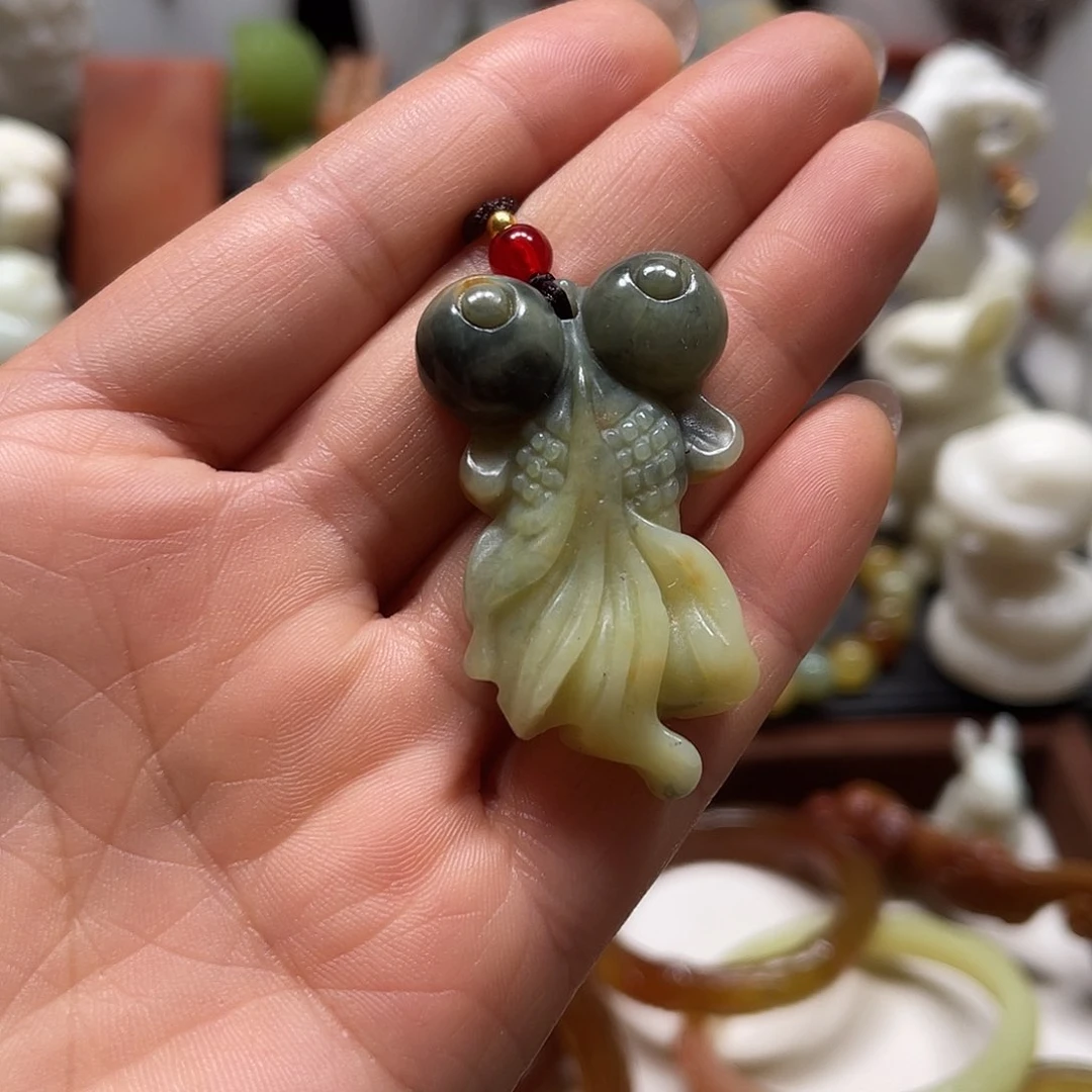 蛇纹石玉吊坠未镶嵌