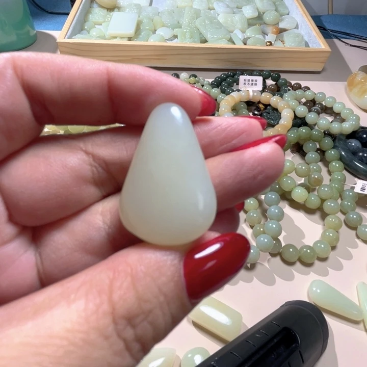 未镶嵌和田玉（糖玉）珠宝半成品