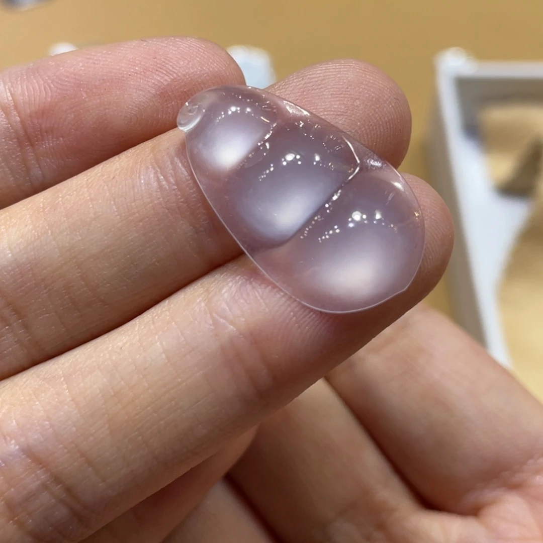 翡翠未镶嵌颈饰豆子