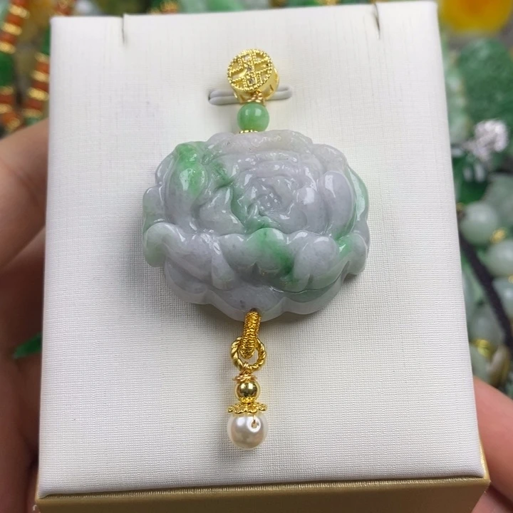 翡翠未镶嵌吊坠(赠链)