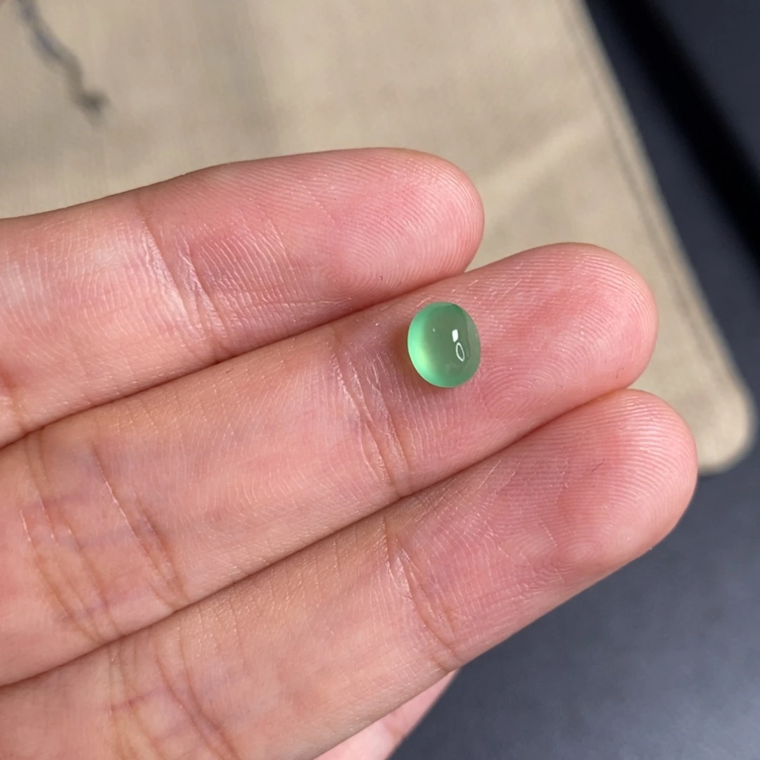 翡翠未镶嵌颈饰木那绿蛋面