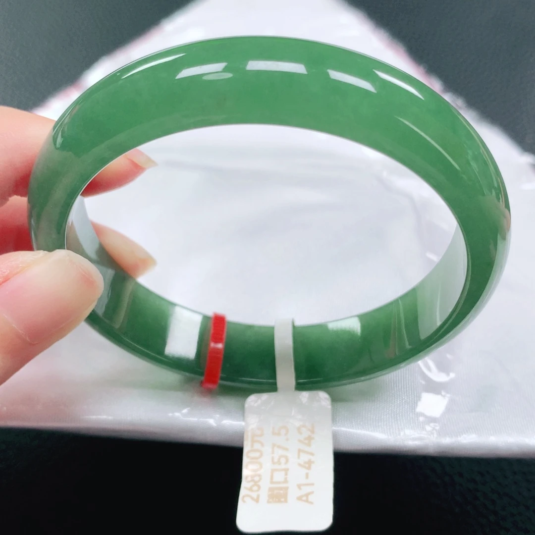 翡翠手镯未镶嵌57圈
