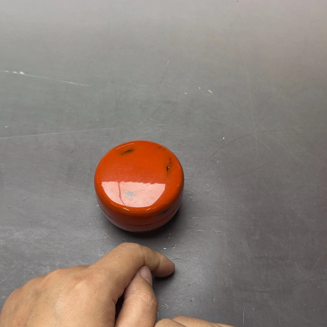 阿***s瓷片密密麻麻地铺满一层