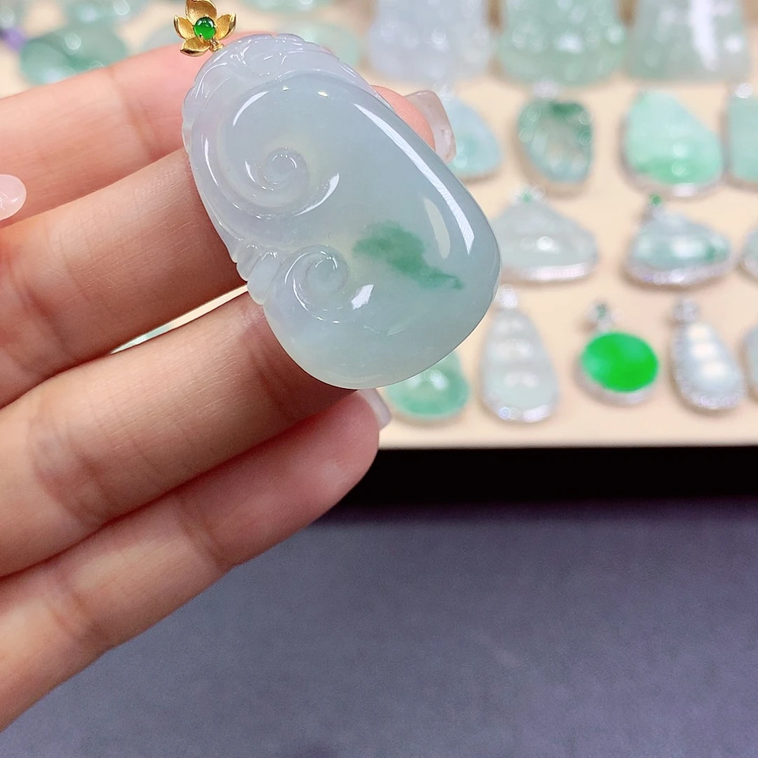 翡翠18K金镶嵌颈饰翡翠