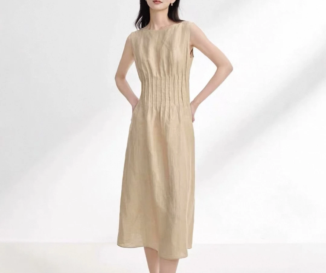 Y101雅家2025夏季新款优雅气质设计感压褶收腰无袖连衣裙