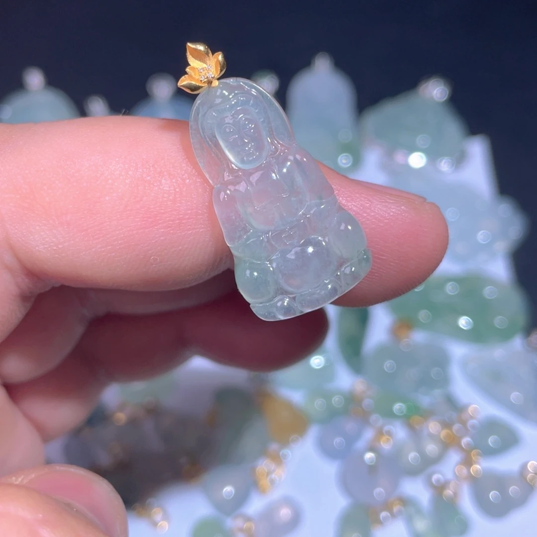 翡翠足金镶嵌颈饰翡翠