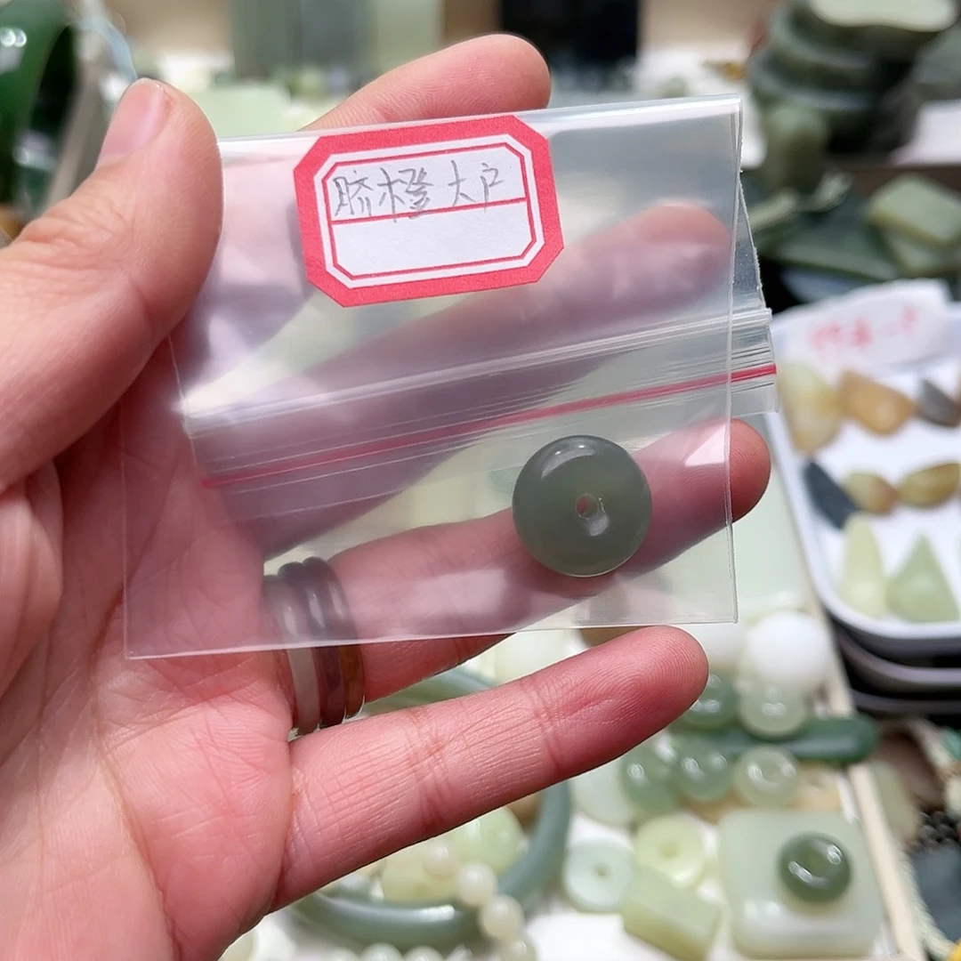 和田玉珠宝半成品未镶嵌脐**户