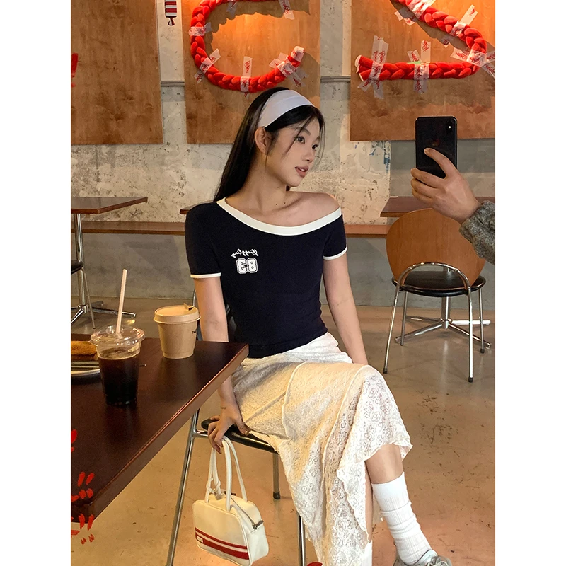 【马吉拉】春夏韩系百搭斜肩字母印花显瘦辣妹设计感T恤243Q3331