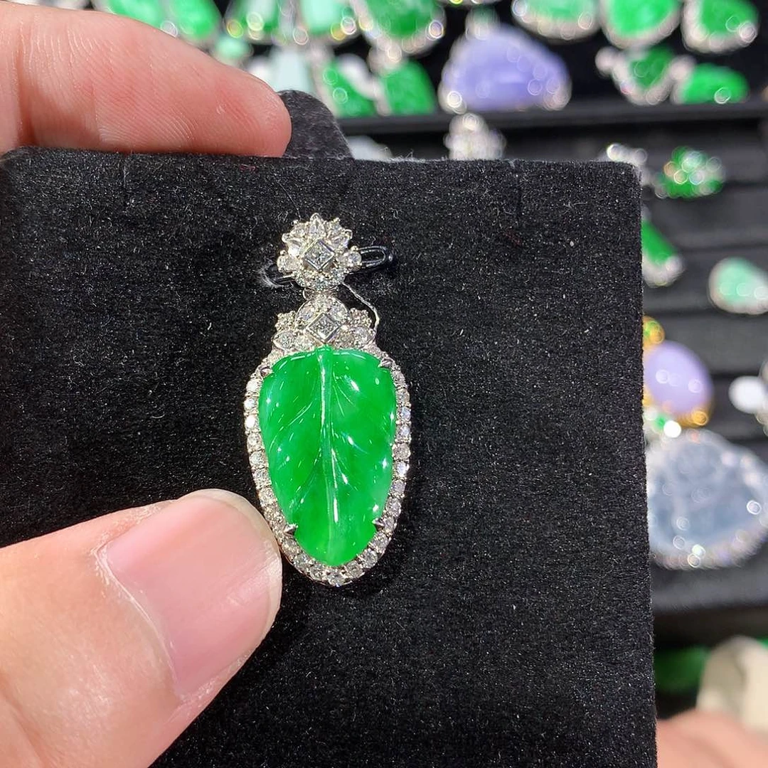 翡翠18K金镶嵌颈饰