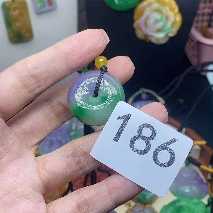 吊坠(赠链)未镶嵌翡翠