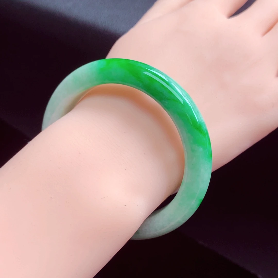 翡翠未镶嵌手镯翡翠