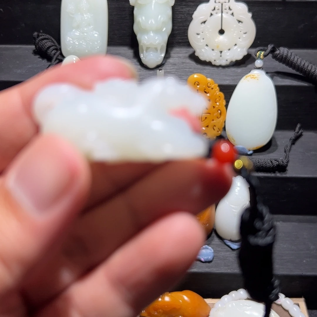 颈饰未镶嵌和田玉大*?