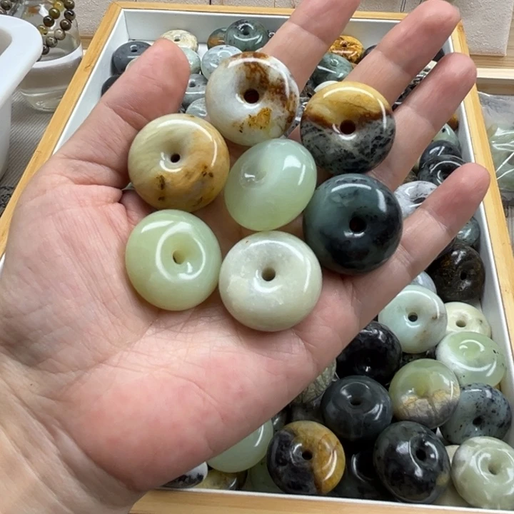 未镶嵌蛇纹石玉颈饰