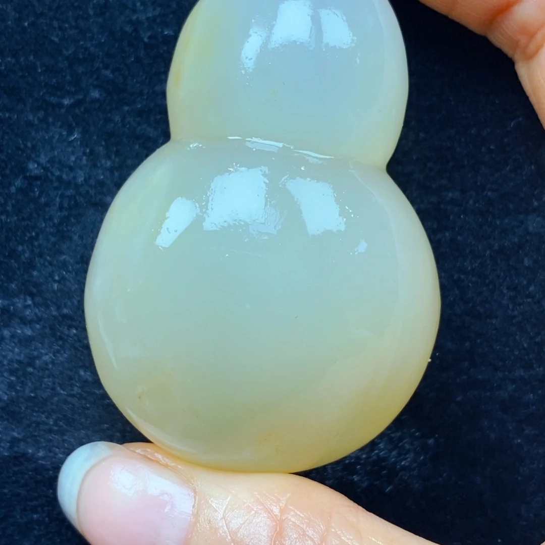 未镶嵌石英质玉（黄龙玉）颈饰